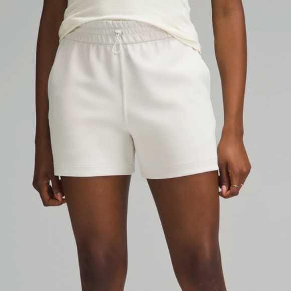 Lululemon Softstreme High-Rise Short 4" in Bone Size 14 - Picture 3 of 3